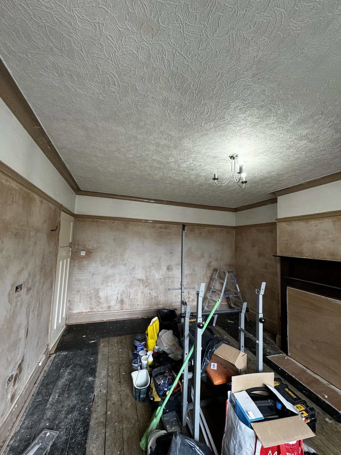 The same bedroom before transformation