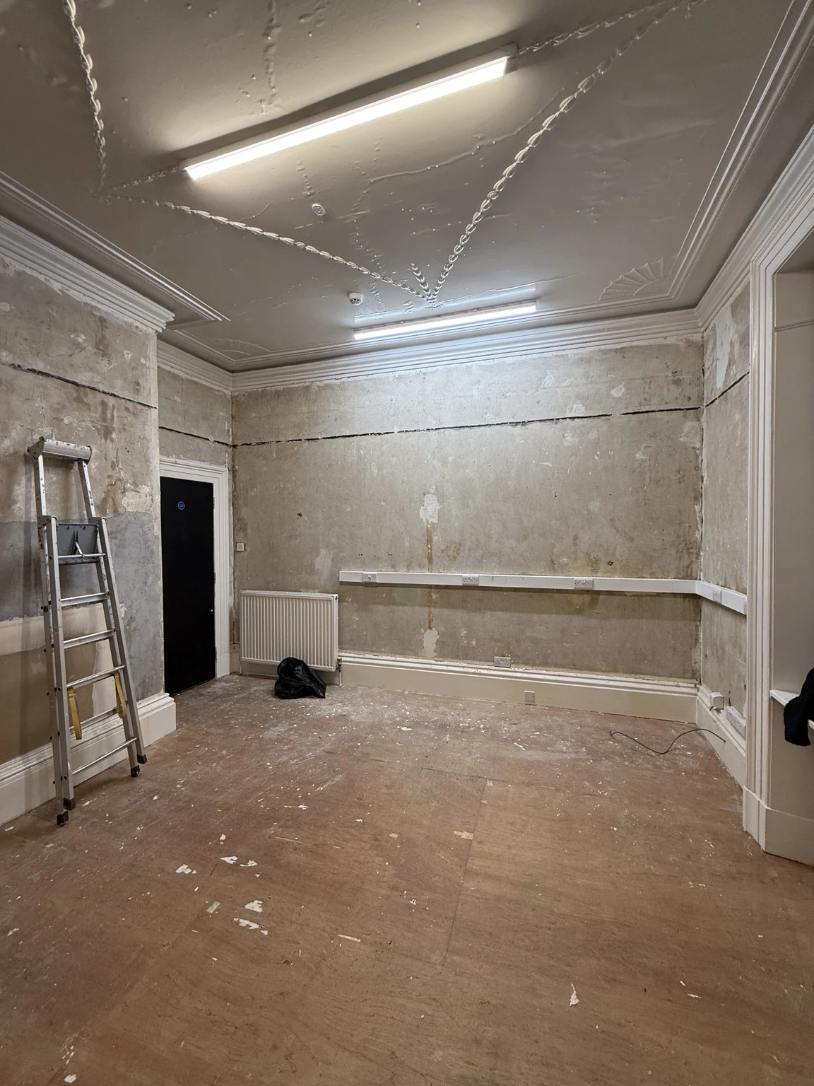 The same period commercial room before refurbishment